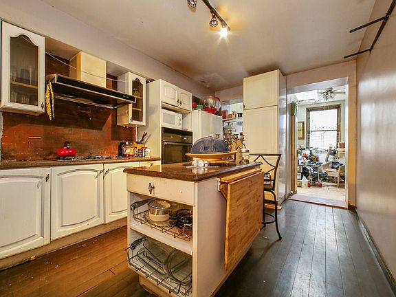 5th image of 34 W 119th St
