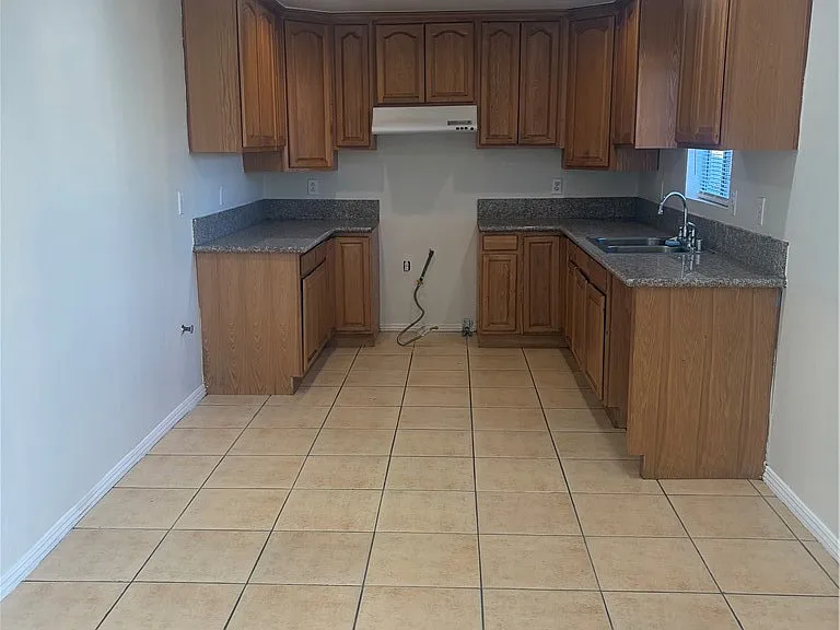 8636 Tamarind Ave — Photo 10