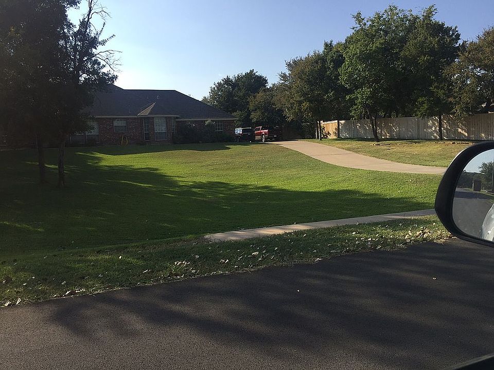 1st image of 213 Lake Hollow Dr