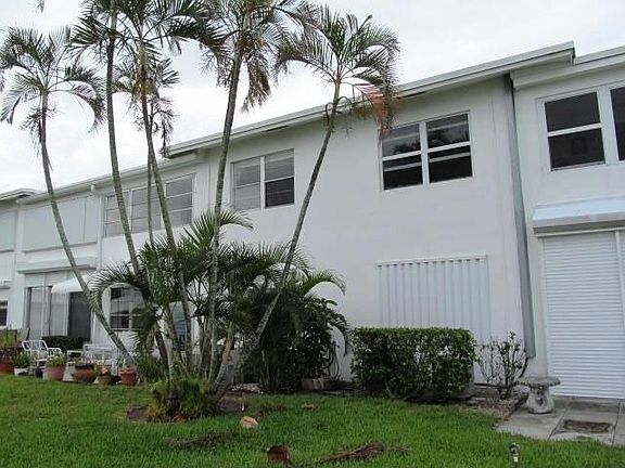 2nd image of 1801 Ocean Dr APT 213-J