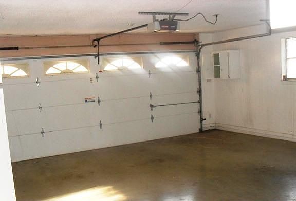 5th image of 2400 Tamarack Ave
