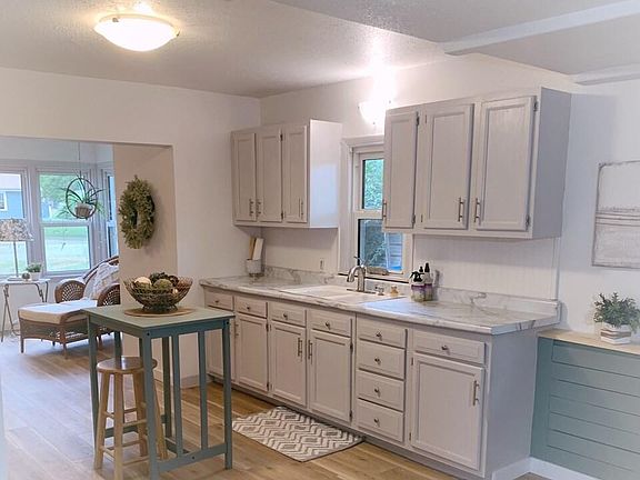 3rd image of 455 Main St