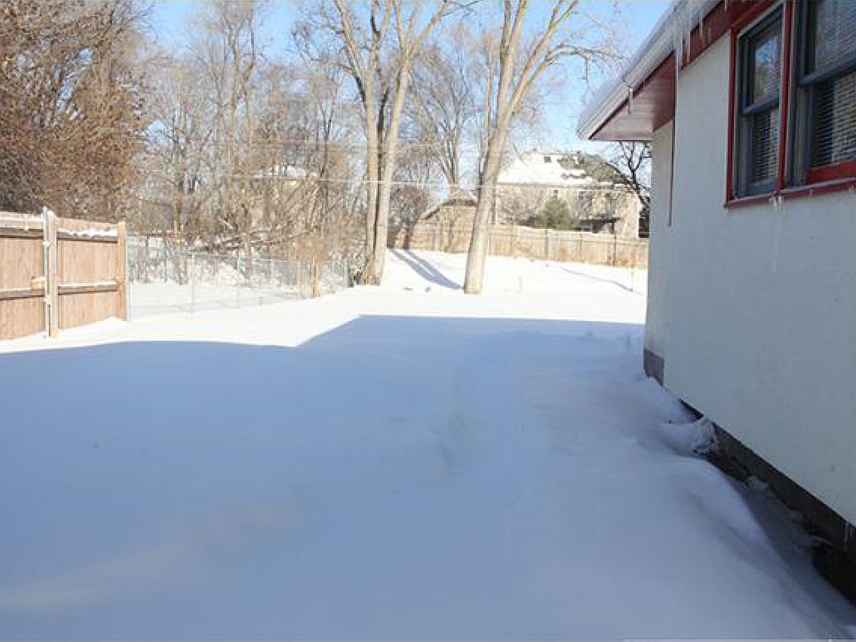 1st image of 1685 Leone Ave