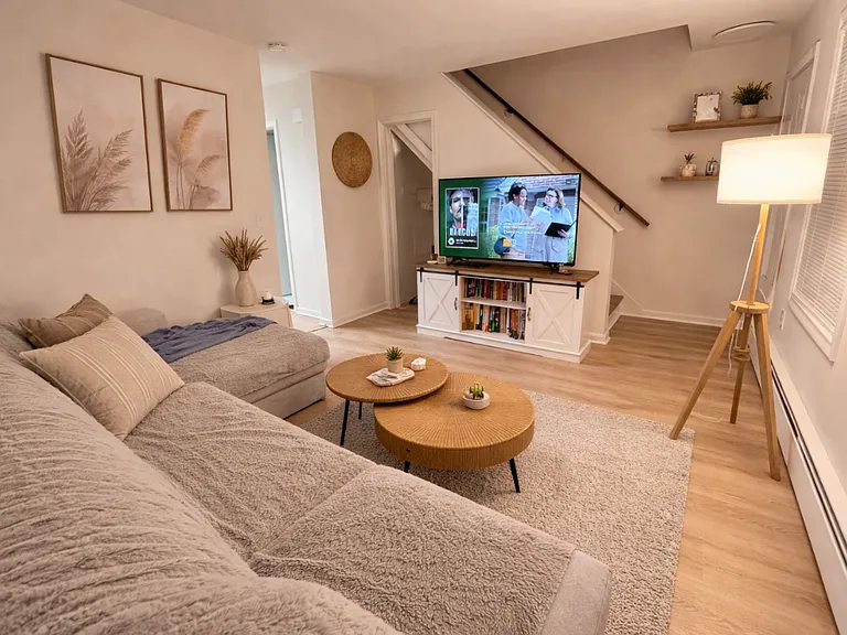7 Lake Dr #7 — Photo 2