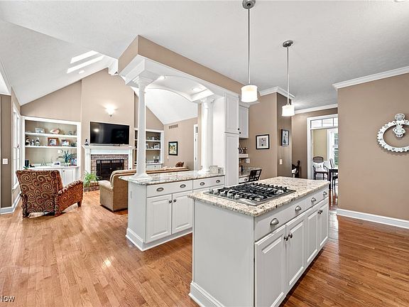 3rd image of 8070 Bainbrook Dr