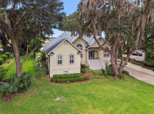 1050 River Dr SW, Darien, GA 31305