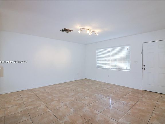 4th image of 11002 NE 13th Ave #11002