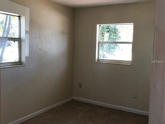 3rd image of 2110 Parkview Ave