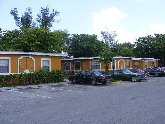 1st image of 700 NW 14th Way
