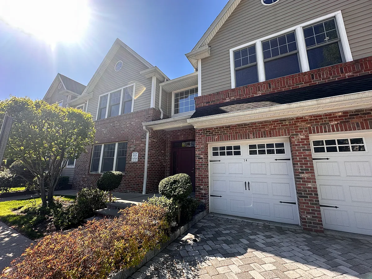 ATTACHED GARAGE AND LONG DRIVEWAY - 6 Hemlock Ln #6