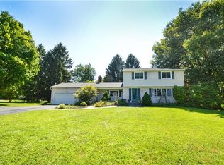 100 Matthew Dr, Fairport, NY 14450