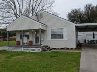 7059 Henry St, Groves, TX 77619