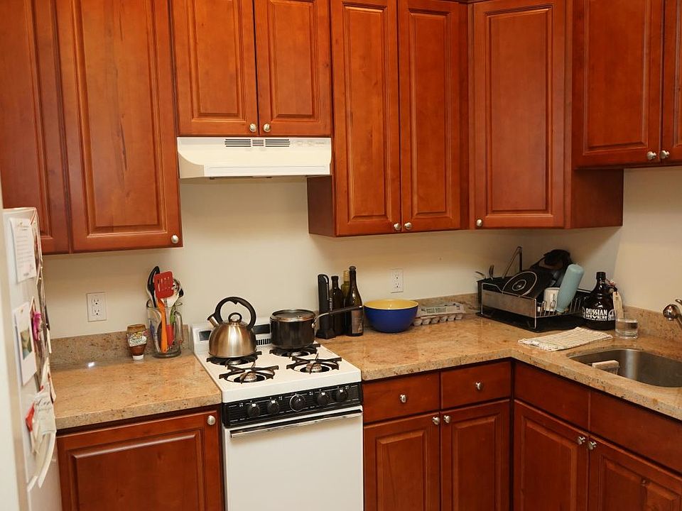 1st image of 1225 Pine St APT 1