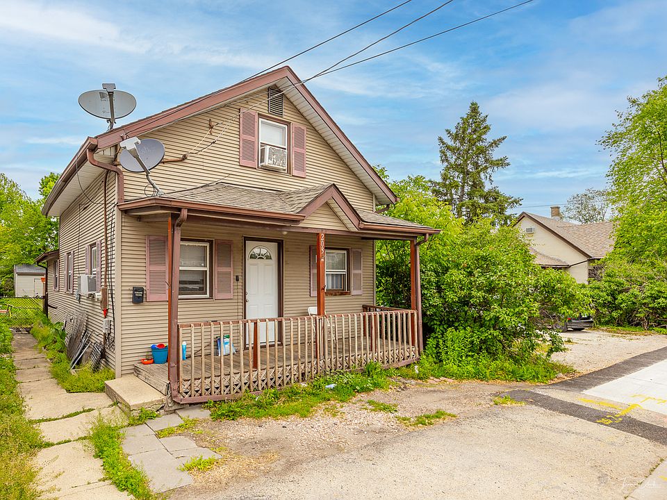 2nd image of 203 Moran St