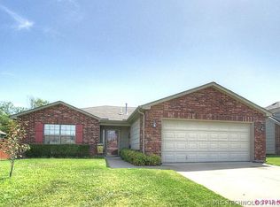5425 Redbud Dr, Sand Springs, OK 74063