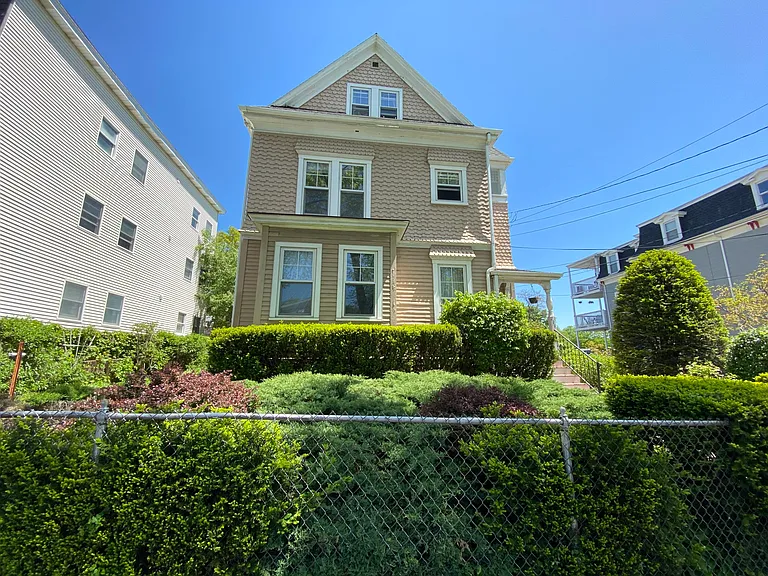 211 Holland St #2R — Photo 8