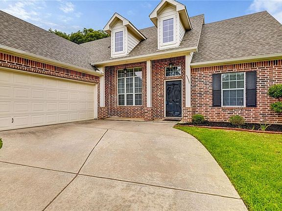 3rd image of 502 Mattie Ln