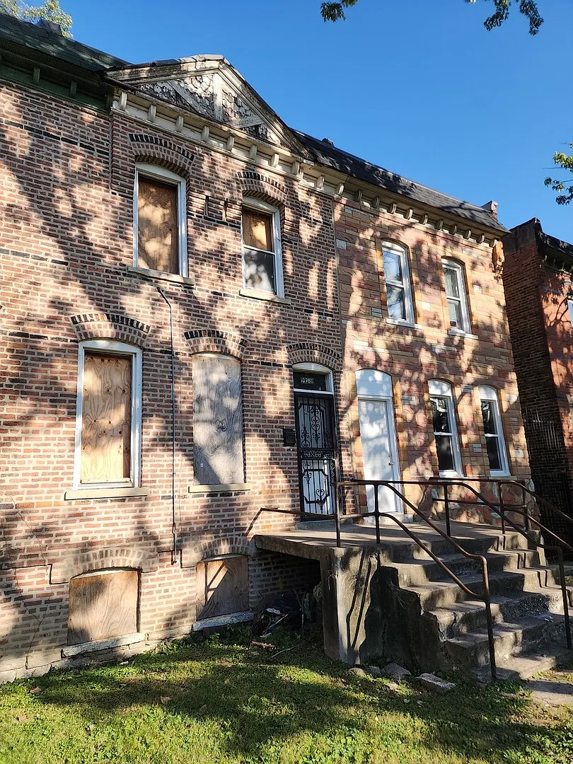 10755 S Champlain Ave photo 1