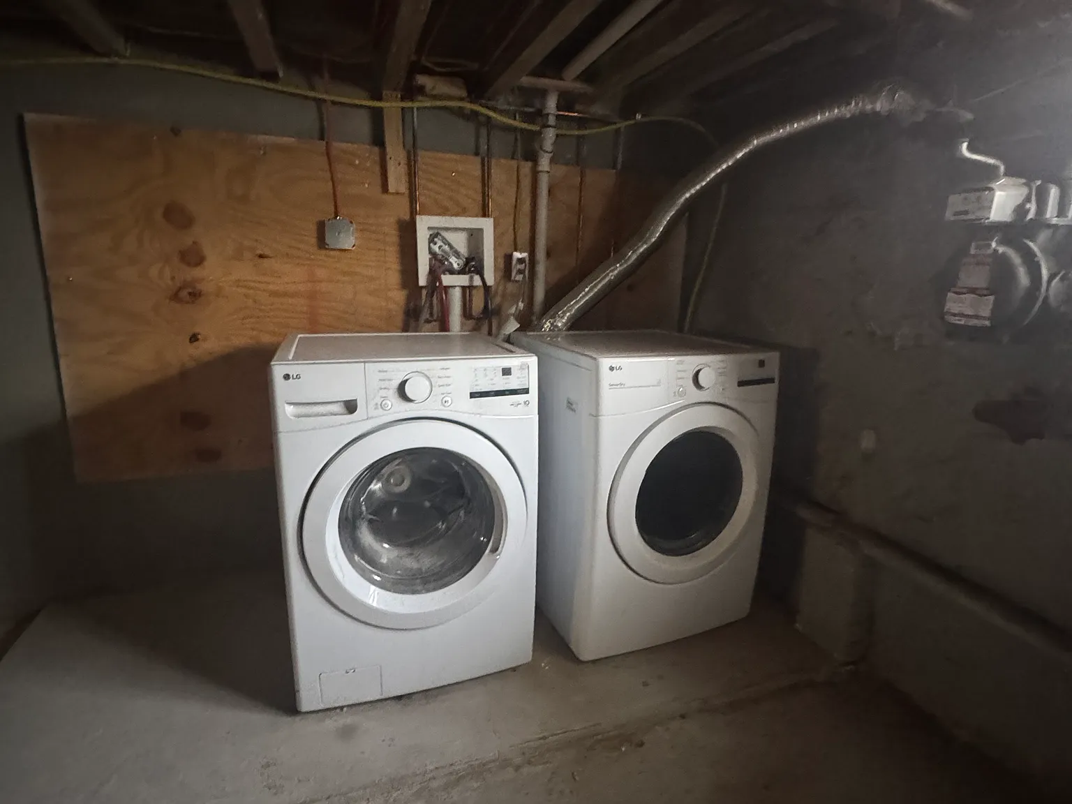 3 bed, 1.5 bath, $2,000 — Photo 2