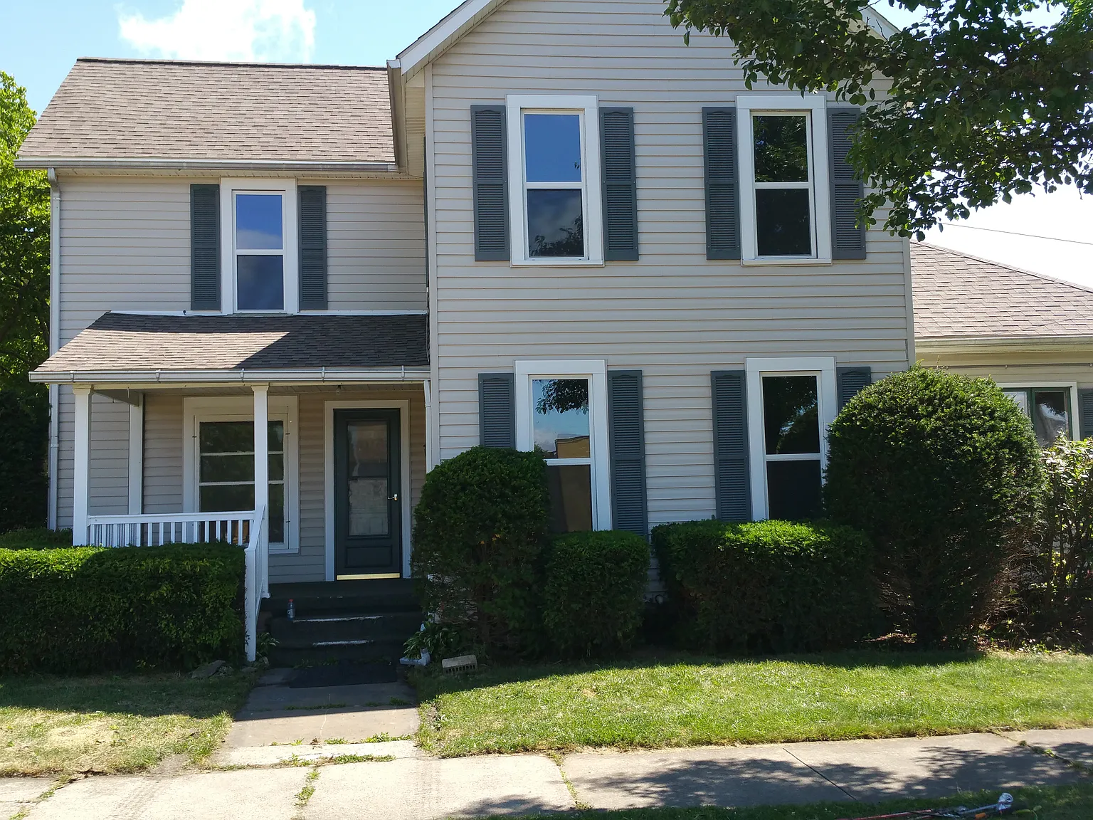 4 bed, 1676 sqft, $1,400 — Photo 1