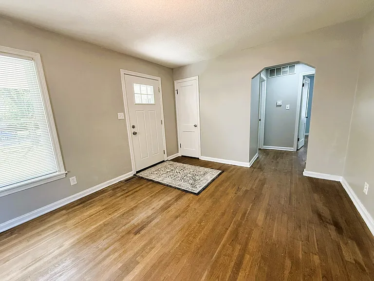 2037 S Laura Ave — Photo 3