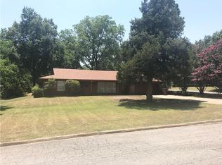 1300 E 9th St, Bonham, TX 75418