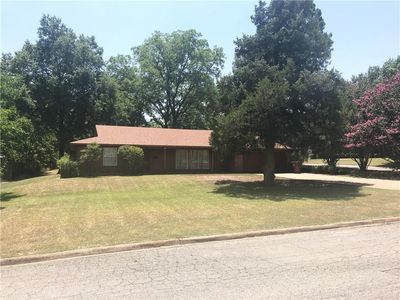 1300 E 9th St, Bonham, TX, 75418
