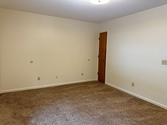 3rd image of 1101 Lincolnshire Dr #1115-C