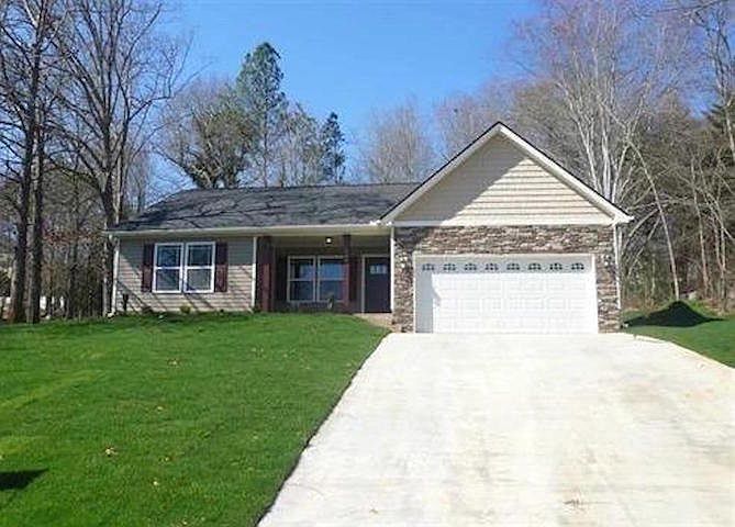 1st image of 149 Woodcreek Dr