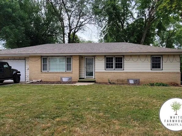 607 Hillcrest Rd, Wayne, NE 68787