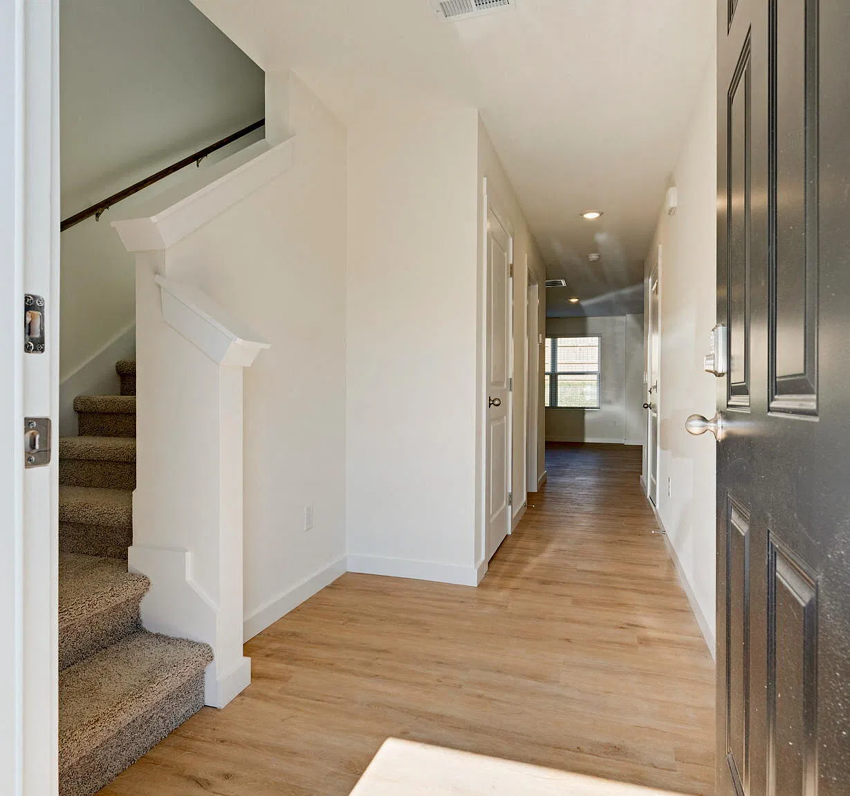3 bed, 2.5 bath, 1381 sqft, $1,830 — Photo 3