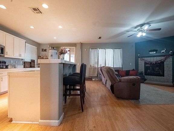 4th image of 2321 Campbell Cir