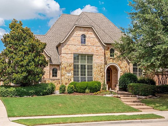 2nd image of 1376 Briar Hollow Ln