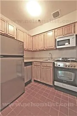 Rented by R New York | media 3