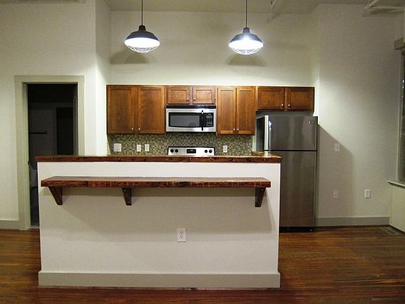4th image of 533 Main St #205