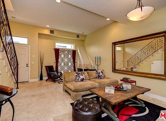 3rd image of 4332 Whitsett Ave Unit 3