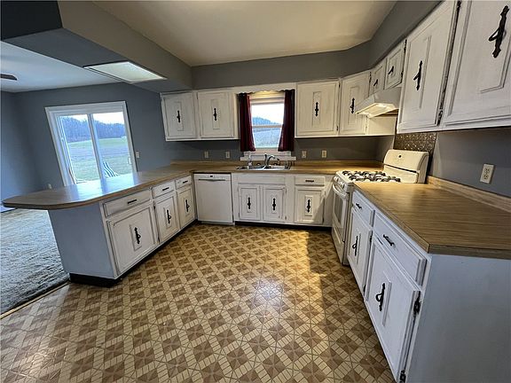 4th image of 143 Sunrise Ln