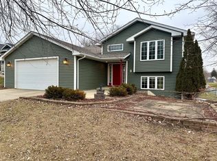 902 Chestnut St, Mantorville, MN 55955