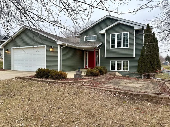 902 Chestnut St, Mantorville, MN 55955