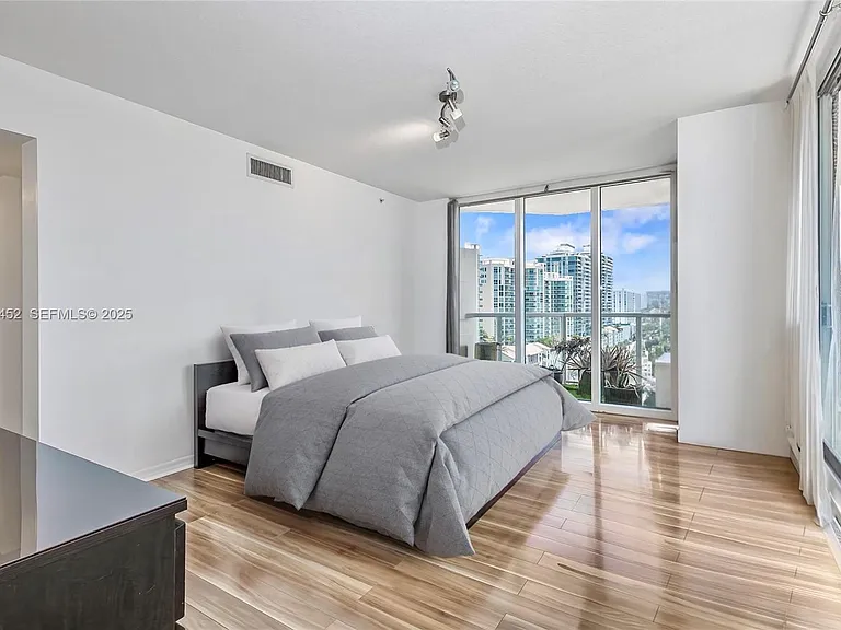 16699 Collins Ave #1507 — Photo 11