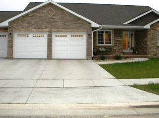 205 Stone Valley Dr, Dubuque, IA 52003