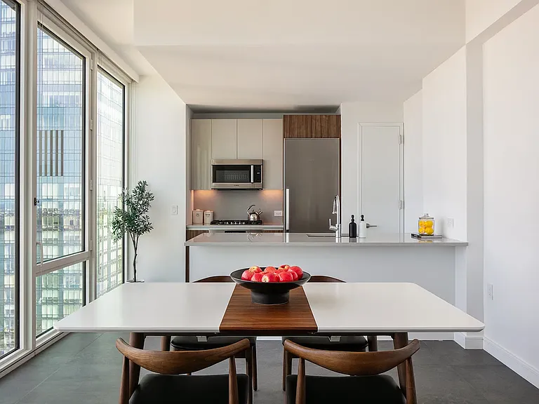 606 W 30th St #47D — Photo 1