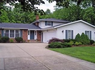 37427 Hunters Ridge Rd, Solon, OH 44139