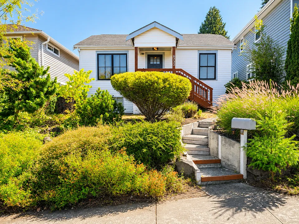 6732 40th Ave SW