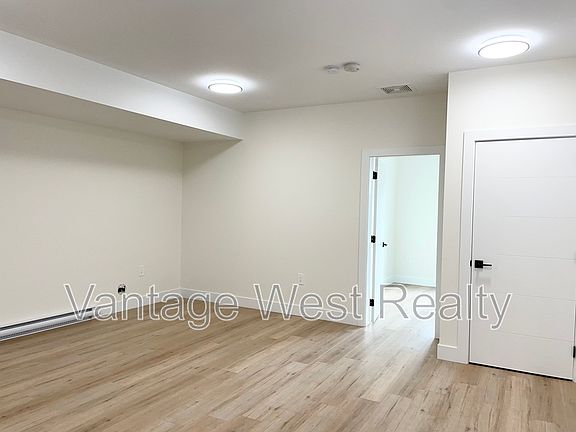 3rd image of 897 Carnoustie Dr #2