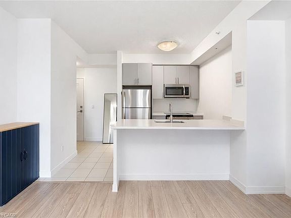 4th image of 81 Robinson St #807