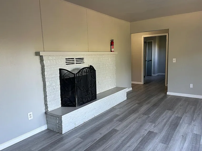110 Colonial Dr — Photo 9