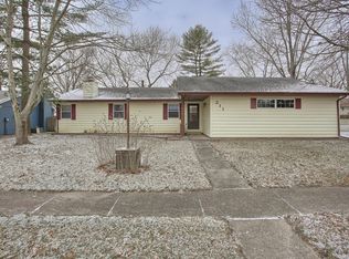 211 Barbara Dr, Mahomet, IL