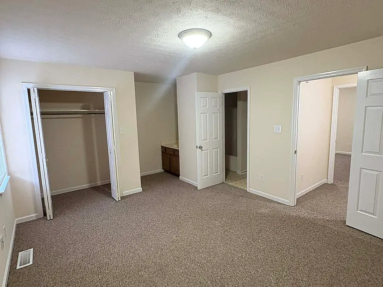 531 Lost Cir #D — Photo 12