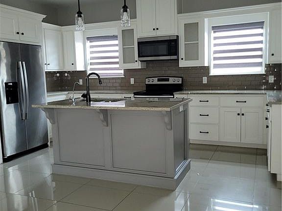 4th image of 5717 Oriole Ave